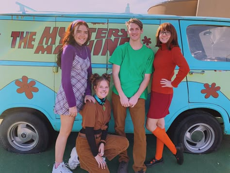 Halloween Costumes Scooby Doo, Halloween Costumes For Friends, Costumes For Friends, Funny Group Halloween Costumes, Girl Group Halloween Costumes, Teenage Halloween Costumes, Costumes For Work, Best Group Halloween Costumes, Halloween Costumes For Work