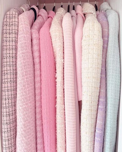 Blair Waldorf Chanel, Pink Princess Aesthetic, Closet Organisation, Zara Tweed, Pink Tweed, Pink Aura, Pink Life, Chanel Inspired, Pearl Details