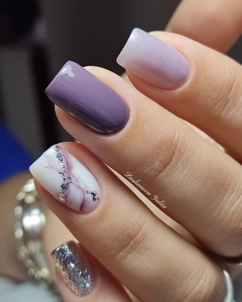 Gelpolish Nails, Purple Floral Nail Designs, Violet Nails Ideas, Purple Fall Nails Design, Purple Gel Nails Ideas, Nail Polish Art Designs, Neon Acrylic Nails, Sns Nails Colors, Fancy Nail Art