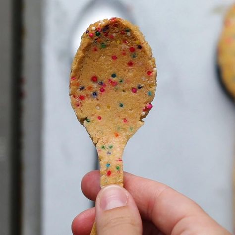 Edible Spoons | Recipes Aquarium Cookies, Cookie Dippers, Edible Spoon, Edible Spoons, Rainbow Milk, Colored Cookies, Spoon Cookies, Sugar Cookie Dough, Sweet Moments