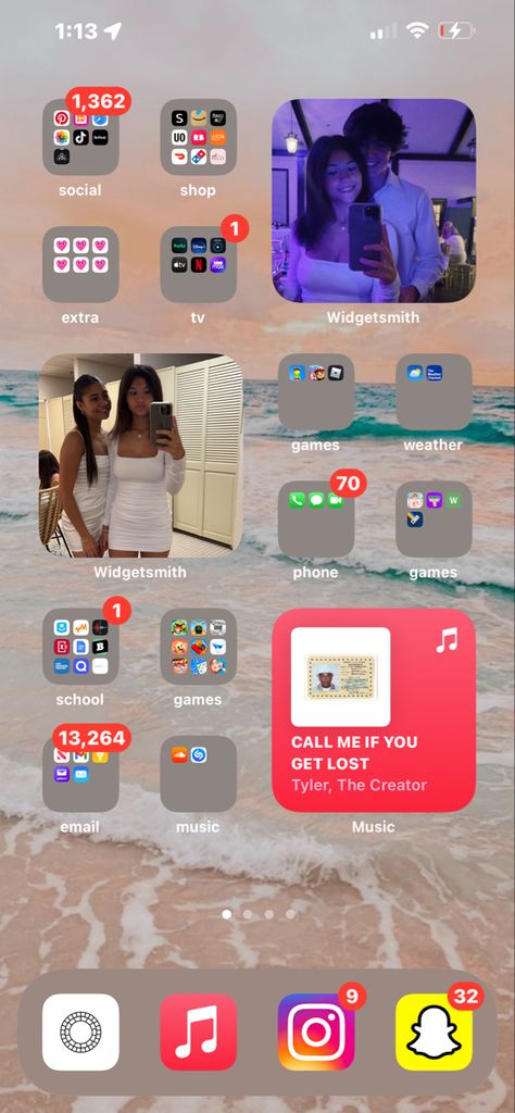 Cute Way To Organize Phone, Ways To Organize Home Screen Iphone, Phone Home Page Ideas, Phone Wallpaper Setup Ideas, Cute Home Screen Ideas Iphone, Phone Home Screen Layout Ideas, Cute Ways To Organize Your Phone, Organized Apps On Iphone, Organization Ideas For Iphone