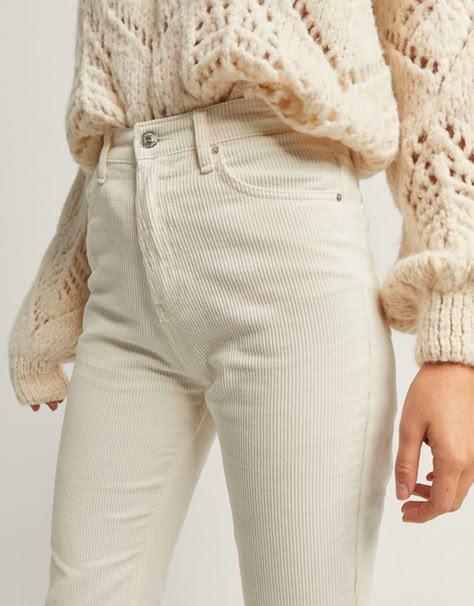 White corduroy jeans trousers high waist cable knit sweater open work cream Witte Jeans Outfit, Cream Jeans Outfit, Indonesian Clothing, Corduroy Pants Outfit, Mama Jeans, Moda Denim, Cream Jeans, White Jeans Outfit, Color Combinations For Clothes