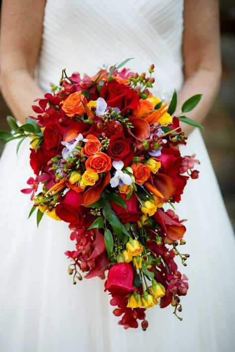 Carnation Bridal Bouquet, Yellow Rose Wedding, Kim Wedding, Burgundy Wedding Flowers, Yellow Wedding Bouquet, Red Weddings, Red Bridal Bouquet, Colorful Bridal Bouquet, Wedding Flowers Roses