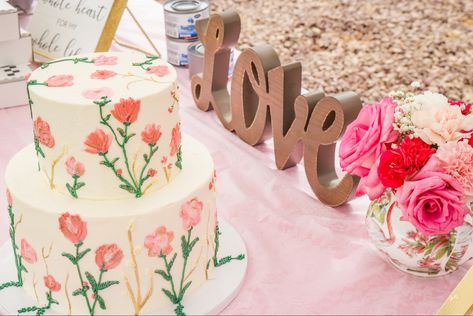 Love sign, white cake, bridal shower cake, flower cake Love Is In Bloom Bridal Shower Cake, Love Is In Bloom Cake, Wedding Proposal Ideas Engagement, White Flower Cake, Shower Vibes, Love Is In Bloom, Bridal Shower Desserts, Cake Bridal, Couple Wedding Shower