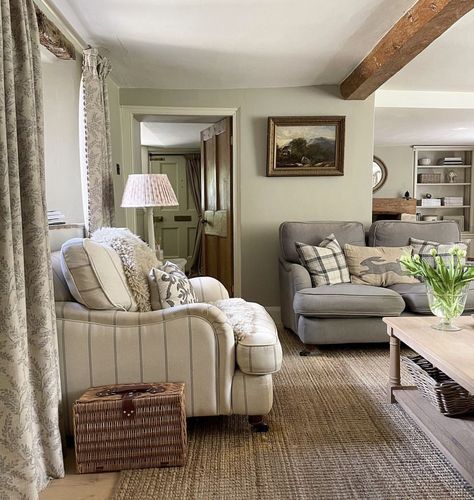 Salons Cottage, Country Cottage Living Room, Cottage Lounge, Cottage House Interior, Country Cottage Living, Country Style Living Room, Country Cottage Interiors, Snug Room, Country House Interior