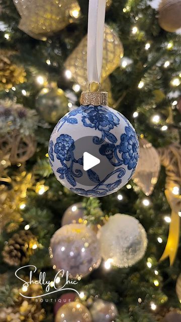 Michelle McRae on Instagram: "Details👇🏼  These beautiful chinoiserrie ornaments are so easy to make with a little glue and some fancy napkins, are so pretty in person and add a little extra charm to any Christmas tree.   📌 Comment BLUE AND WHITE ORNAMENTS and I’ll send you the details steps and supplies (earns commissions).   🚨 Tag a friend who loves DIY holiday decor as much as we do." Fancy Napkins, Blue And White Christmas Tree, Christmas Decor 2022, Christmas Diy Gift Ideas, Recycled Christmas Tree, Kids Christmas Craft, Christmas Diy Ornaments, Blue And White Christmas, Blue Christmas Ornaments