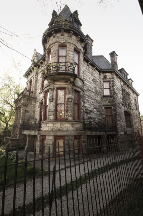 Haunted Houses In America, Antique Houses, Spooky Houses, Scary House, Haunted America, Haunted Locations, Reckless Abandon, Scary Haunted House, Real Haunted Houses