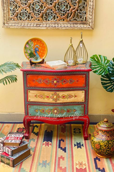 Hippie Interior Design, Indian Handicrafts Decor, Chalk Paint Techniques, Paint Table, Handmade Decorative Items, Vintage Painted Furniture, Painting Wooden Furniture, Statue Decoration, Chest Furniture