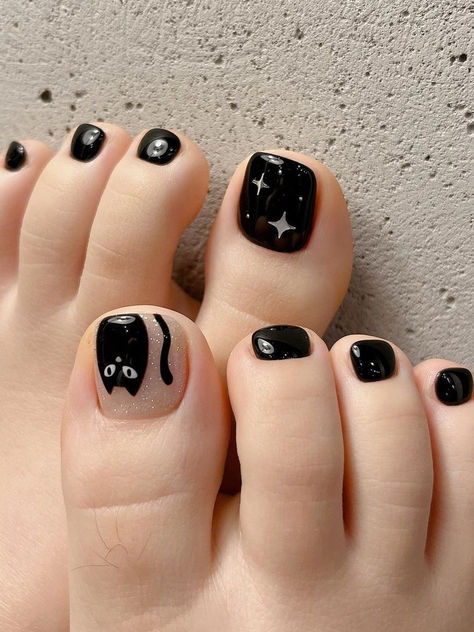 summer pedicure: black cat accent Goth Toe Nails, Nail Art Feet Toenails, Pedicure Ideas Summer 2024, Halloween Toe Nails, Black Toe Nails, Nail Halloween, Easy Toe Nail Designs, Simple Toe Nails, Halloween Nail Art Ideas