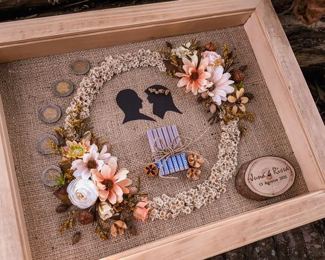 Frame Mahar Rustic, Mahar Rustic, Hantaran Kahwin, Wedding Frame Gift, Wedding Gift Money, Rustic Wedding Gifts, Birthday Gifts For Boyfriend Diy, Flower Shadow Box, Ring Pillow Wedding