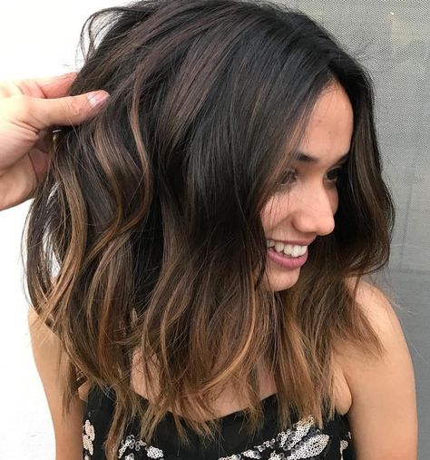 Subtle Caramel Balayage For Brunettes Dark Brown Caramel Balayage, Carmel Balayage, Short Brunette Hair, Caramel Balayage, Caramel Hair, Ombré Hair, Hair Balayage, Effortless Hairstyles, Hair Color Balayage