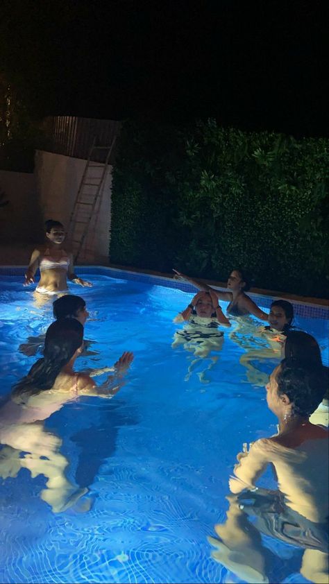 Boys Attitude Pics Hd, Pool At Night, Best Island Vacation, Pool Poses, Flipagram Instagram, Girl Gang Aesthetic, Night Swimming, Summer Friends, Mood Instagram