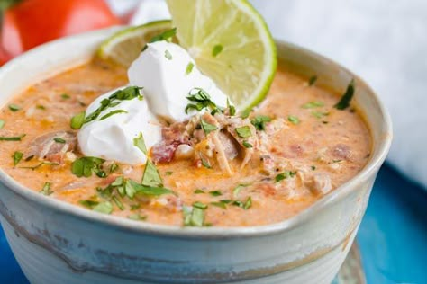 Keto White Chicken Chili Recipe in the Instant Pot - Ketofocus Corn Toppings, Keto White Chicken Chili, Instant Pot Low Carb, White Chili Recipe, Keto Shrimp Recipes, White Chicken Chili Recipe, Green Chilis, Keto Shrimp, Tortilla Strips