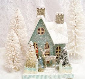 4 the love of wood: 12 MINI CHRISTMAS HOUSE DISPLAYS for 2019 Christmas Bungalow, Holiday Goodies, Christmas Village Houses, Christmas Tablescape, Glitter Houses, Putz Houses, Cardboard House, Shabby Chic Christmas, Chic Christmas