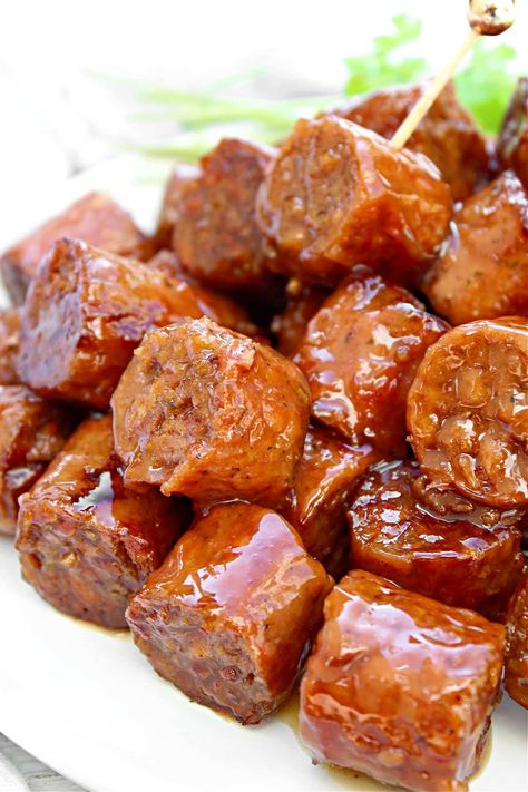 Brat Bites Crock Pot, Bratwurst Crockpot, Beer Brat Bites, Bratwurst Appetizer Recipes, Brat Bites Appetizer, Brats In Slow Cooker, Beer Brat Bites Crockpot, Beer Brats Stove Top, Bratwurst Appetizer Bites