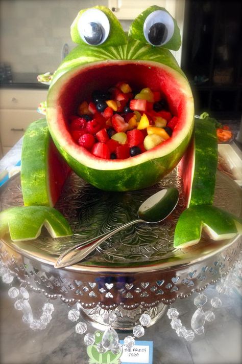 Watermelon Frog, Watermelon Fruit Salad, Fruits Decoration, Fruit Creations, Watermelon Carving, Fruit Displays, Watermelon Fruit, Food Carving, Fruit Carving