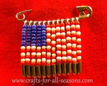 Celebrate Flag Day on June 14th with the these 14 fabulous US Flag Craft Ideas! These Patriotic Crafts for adults include step by step tutorials!#patrioticcrafts #flagdaycrafts #patriotism #flagday Safety Pin Jewelry Patterns, Safety Pin Art, American Flag Crafts, Safety Pin Crafts, Safety Pin Bracelet, Diy Flag, American Flag Pin, Flag Beads, Flag Crafts