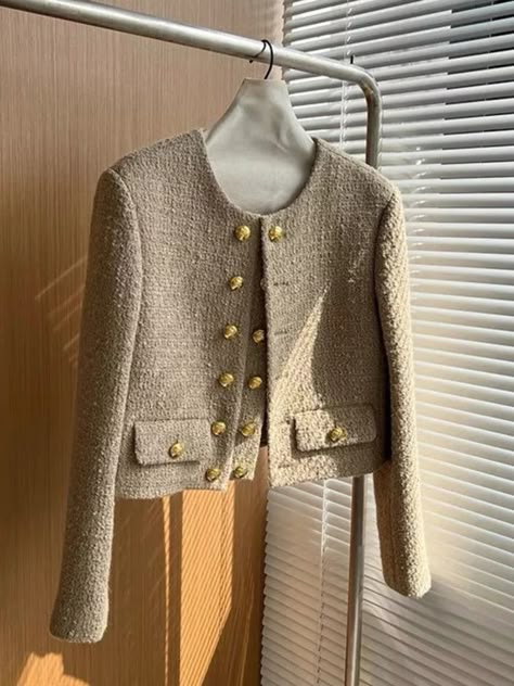 New in – Ladies London Tweed Fashion Women, Tweed Coats, Tweed Fashion, Chanel Jackets, Short Jackets, Jackets Vintage, Tweed Shorts, Loose Coats, Chanel Jacket