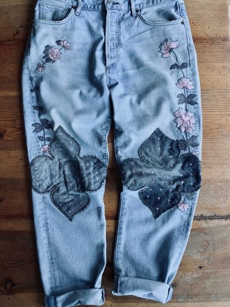 Patch Knees In Jeans, Mending Jeans Knees, Ripped Knee Jeans, Floral Patches, Types Of Stitches, Knee Patches, Second Hand Shop, Citizens Of Humanity Jeans, Blanket Stitch