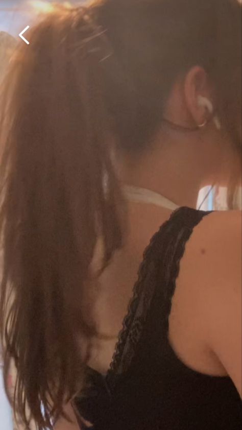 messy hairstyle| high ponytail| hairstyles| wavy hair| brunette| scruffy hair| Messy Ponytail Black Hair, High Ponytail Brown Hair, Wavy Hair Ponytail Messy, Messy Ponytail Aesthetic, Messy High Pony, Grunge Girl Hair, Hairstyle High Ponytail, Brunette Pigtails, Wavy Hair Brunette