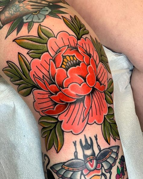 Peony Knee Tattoo Traditional, Knee Peony Tattoo, Peony Knee Tattoo, Sorry Mom Tattoo, Tropical Flower Tattoos, Leg Sleeve Tattoos, Leg Tattoo Ideas, Strawberry Tattoo, Traditional Tattoo Flowers