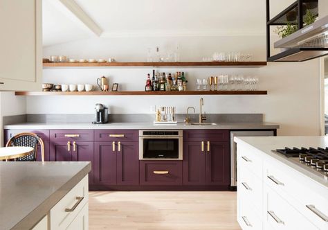 Kitchen Cabinets Two Tone, Aubergine Kitchen, Purple Kitchen Cabinets, Purple Kitchen Decor, Two Toned Kitchen Cabinets, Purple Cabinets, Painted Kitchen Cabinets, Two Tone Kitchen Cabinets, Kitchen Cabinet Trends