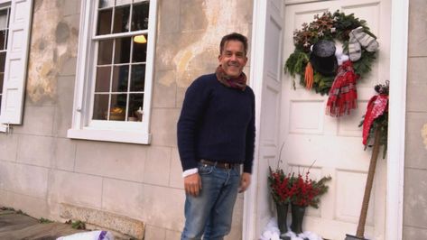 Interior designer Benjamin "Mr. Christmas" Bradley hosts the new Netflix show, "Holiday Home Makeover with Mr. Christmas." Mr Christmas, Netflix Show, Fortnum And Mason, Snowman Wreath, Home Makeover, New Netflix, Shows On Netflix, Magical Christmas, Holiday Projects