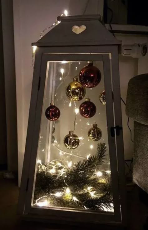 100+ Stunning DIY Christmas Lantern Décor Ideas - Holidappy Outdoor Christmas Lanterns, Christmas Lantern Decor Ideas, Diy Christmas Lantern, Christmas Lantern Ideas, Joululahjat Diy, Lantern Decorations, Lantern Christmas Decor, Lantern Outdoor, Lantern Christmas