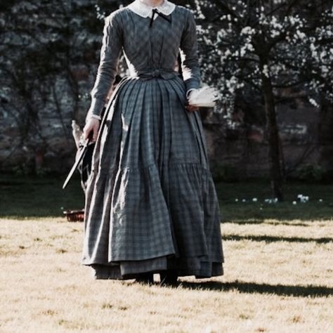 Victorian England Clothing, 1800s Style Dresses, 1860s Dresses Casual, 1860 Womens Fashion, 1860s Womens Fashion, 19th Century Women's Fashion, 1800 Outfit Women, Victorian Dress Casual, History Teacher Aesthetic Outfits