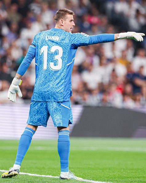 Andrey Lunin, Real Madrid Wallpapers, Madrid Wallpaper, Cute Desktop Wallpaper, European Football, Real Madrid, Desktop Wallpaper, Madrid, Pastel