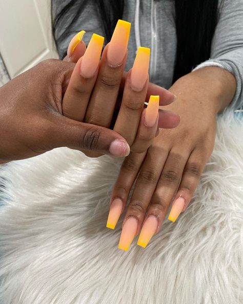 Yellow Ombre Nails Coffin, Yellow Ombre Nails, Acrylic Nails Yellow, Nails Yellow, Spring Nail Trends, Lovely Nails, Nail Art Ombre, Yellow Nails, Autumn Nails