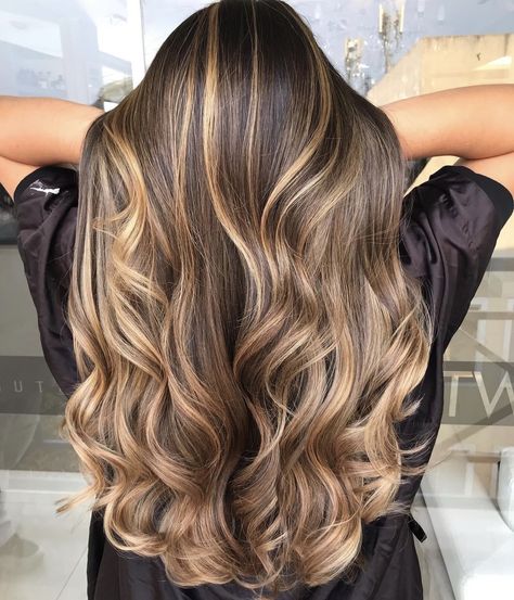 Honey Caramel Hair Highlights, Highlights Brown Hair Blonde Honey Caramel, Honey Bronde Balayage Brunettes, Scattered Highlights, Honey Caramel Balayage, Caramel Blonde Balayage, Caramel Brunette, Balyage Long Hair, Baylage Hair