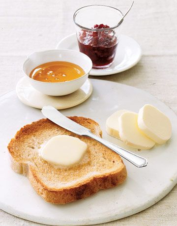 cold toast with cold butter.. mmm Bread Italian, Coffee Bread, Backyard Gardens, Food Photography Inspiration, Easter Blessings, Romantic Country, Fun Recipes, Food Photography Styling, Toast Recipes