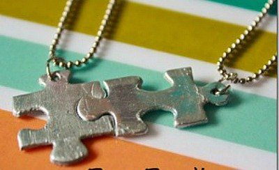 34 Amazing Puzzle Pieces Craft Ideas | HubPages Crafts With Puzzle Pieces, Diy Bff, Puzzle Piece Crafts, Puzzle Piece Necklace, Easy Mother's Day Crafts, Diy Puzzles, Puzzle Crafts, Bff Necklaces, Mothers Day Crafts For Kids