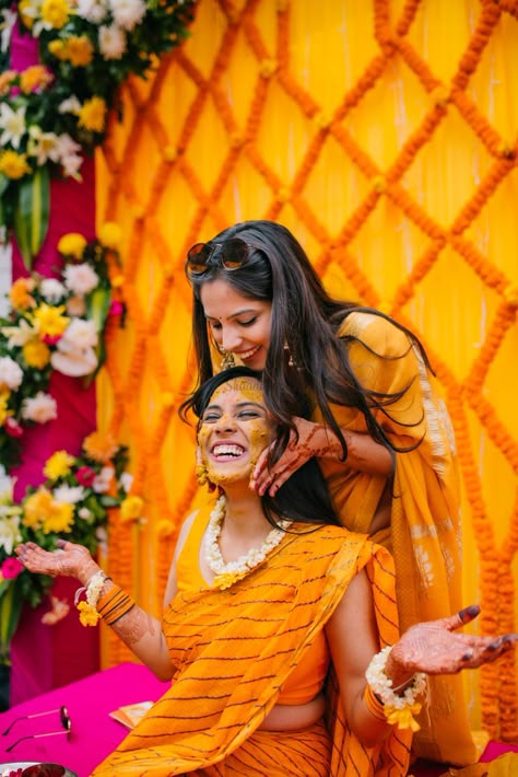 Photos With Sister, Haldi Photography Ideas, Haldi Photos, Haldi Shoot, Haldi Poses For Bride, Sisters Photography Poses, Haldi Photoshoot, Bridesmaid Poses, Indian Bride Photography Poses