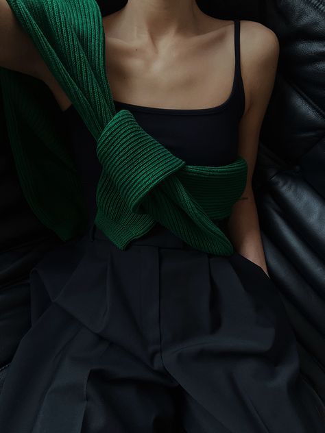 MODEDAMOUR — instagram @modedamour Green Outfits For Women, Girl Dpz, Coffee Photography, Lazy Outfits, Green Outfit, Aesthetic Outfits, Black Outfit, Classy Outfits, Forest Green