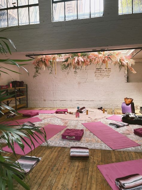 Yoga House, Yoga Room Design, Home Yoga Room, Soul Glow, Wellness Content, Action Board, Pijama Party, Meditation Studio, Yoga Studio Design