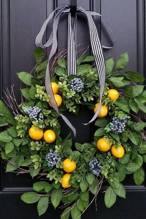 Spring Door Decoration, Diy Frühling, Diy Spring Wreath, Lemon Wreath, Spring Wreaths, Spring Door, Seasonal Wreaths, Deco Floral, Spring Diy