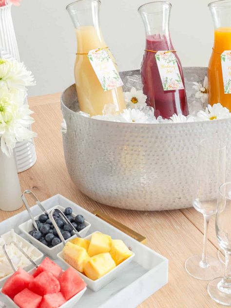 Here you can learn all of my tips and tricks for setting up a DIY Mimosa Bar right in your own home! It's simple, charming, and perfect for all of your spring and summer entertaining. From birthdays, bridal showers, brunch and more, guests will love helping themselves to your elegant set-up. Mom Mosa Bar, Mimosa Bar Set Up, Mimosa Bar Ideas Brunch Party, Easy Mimosa Bar, Momosa Mimosa Bar, Wedding Mimosa Bar, Easy Mimosa, Diy Mimosa Bar, Diy Mimosa