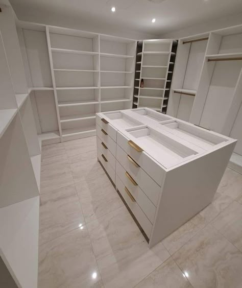 Cozy Home Interior Design, Cozy Home Interior, Dream Closet Design, Walk In Closet Design, Luxury Room Bedroom, Closet Design Layout, Luxury Closets Design, Closet Renovation, Closet Layout