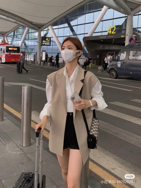 Asia Winter Outfit, Winter Taiwan Outfit, Korean Fashion Spring 2024, Autumn Ootd Korean, Korea April Outfit, Taipei Outfit Ideas, Blazer Korean Style Women, Japan Ootd Autumn, Taiwan Outfit Summer