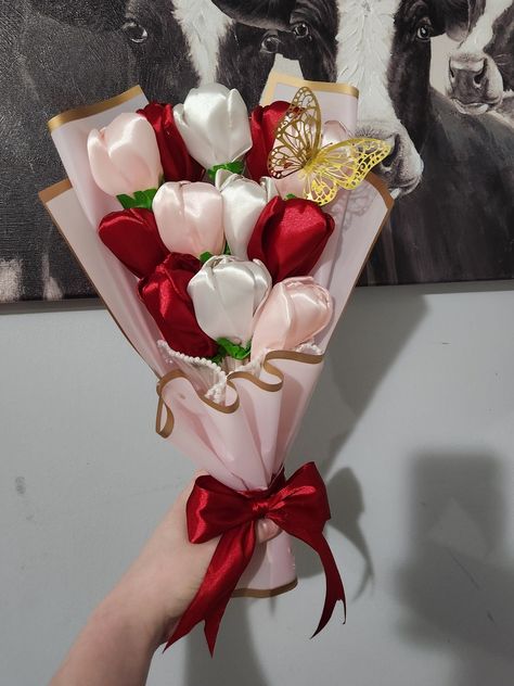 Tulip Ribbon Flower, Bouquet Ideas For Men, Flower Bouquet Wrapping Ideas, Ribbon Ramo, Ribbon Tulips, Flower Bouquet Ribbon, Real Tulips, Eternal Flower Bouquet, Ribbon Bouquets