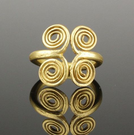 Magnificent ancient Viking gold spiral ring circa 10/11th century #instagold #jewelry #ring #vikinggold #spiralring #vikinghistory #vikinglifestyle #vikingmetal #vikinginspired Ancient Rings, Princess Cut Diamond Earrings, Thick Gold Chain, Ancient Jewels, Ancient Jewellery, Ancient Vikings, Historical Jewellery, Jewelry Design Inspiration, Jewellery Marketing