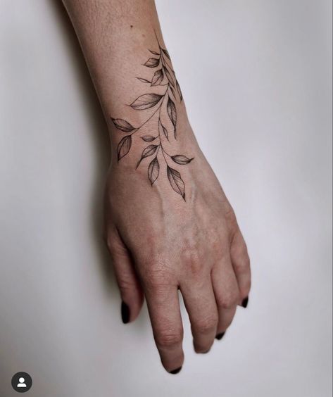 Greenery Wrist Tattoo, Leaves Wrist Tattoo, Leaf Wrist Tattoo, Vines Tattoo, Blatt Tattoos, Simple Finger Tattoo, Pine Tattoo, Wrap Around Wrist Tattoos, Underarm Tattoo