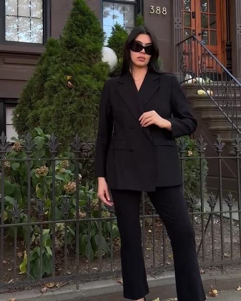 Office Outfit Ideas for 2024, According to Fashion Executives Black Work Outfits Women, All Black Work Outfits Women, All Black Work Outfits, Black Work Outfit, Office Outfit Inspiration, Office Outfit Ideas, Jil Sander Dress, Workwear Outfits, Cool Women