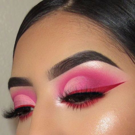 Bright Pink Eyeshadow, Red Eyeshadow Makeup, Rosa Make-up, Pink Eyeshadow Palette, Red Eyeliner, Beautiful Eyeshadow, Flower Makeup, Cute Eye Makeup, Valentines Day Makeup