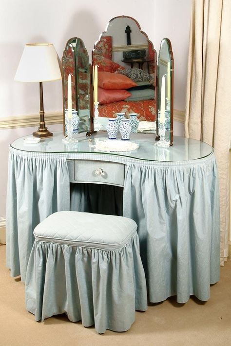 A blue cotton covered kidney shaped dressing table with tri-fold mirror--tres elegant! Recycle Painting, Vintage Vanity Ideas, Skirted Vanity, Furniture Recycle, Cast Iron Kitchen Sinks, Makeup Tables, Chic Vanity, Shabby Chic Vanity, Vanity Tables