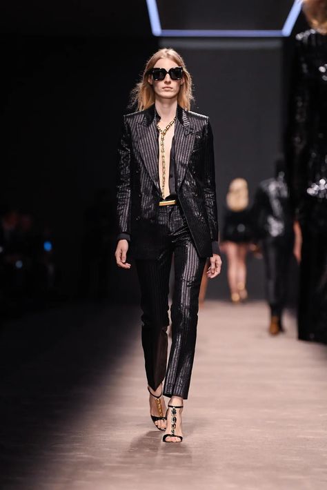 Tom Ford RTW Spring 2024 [PHOTOS] – WWD Tom Ford Runway, Styling Photoshoot, 2024 Clothes, Edgy Bohemian, Edgy Fashion Chic, I Am A Rich Man, Tom Ford Clothing, 2024 Runway, Tom Ford Suit