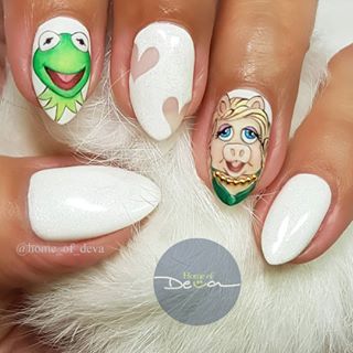 Piggy Nails, Long Gel Nails, Vday Nails, Disney Nail, Winter Nails Acrylic, Nail Art Disney, Cute Acrylic Nail Designs, Miss Piggy, Holiday Nail Art