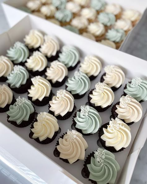 S U G A R S T O P on Instagram: "Green and cream mini cupcakes. #SugarStop #babyshower #cupcakes #cookies #doughnuts #buttercream #fondant #cupcakebox #cupcakedecorating #icing #sprinkles #homemade #cupcakelover #cupcakesofinstgram #cookielover #doughnutlover #cookiesofinstagram #doughnutsofinstagram #hillsdistrictbusinessmums" Cupcake Neutral Colors, Sage Green Cupcake Ideas, Sage Green And White Cupcakes, White And Green Cupcakes, Sage Green Birthday Cupcakes, Blue And Green Wedding Cupcakes, Dark Green Wedding Cupcakes, Green And Gold Cupcakes Wedding, Gender Neutral Baby Shower Cupcakes